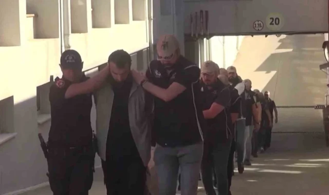 Adana'da DEAŞ'e yönelik operasyonda 17 terör örgütü mensubu yakalandı