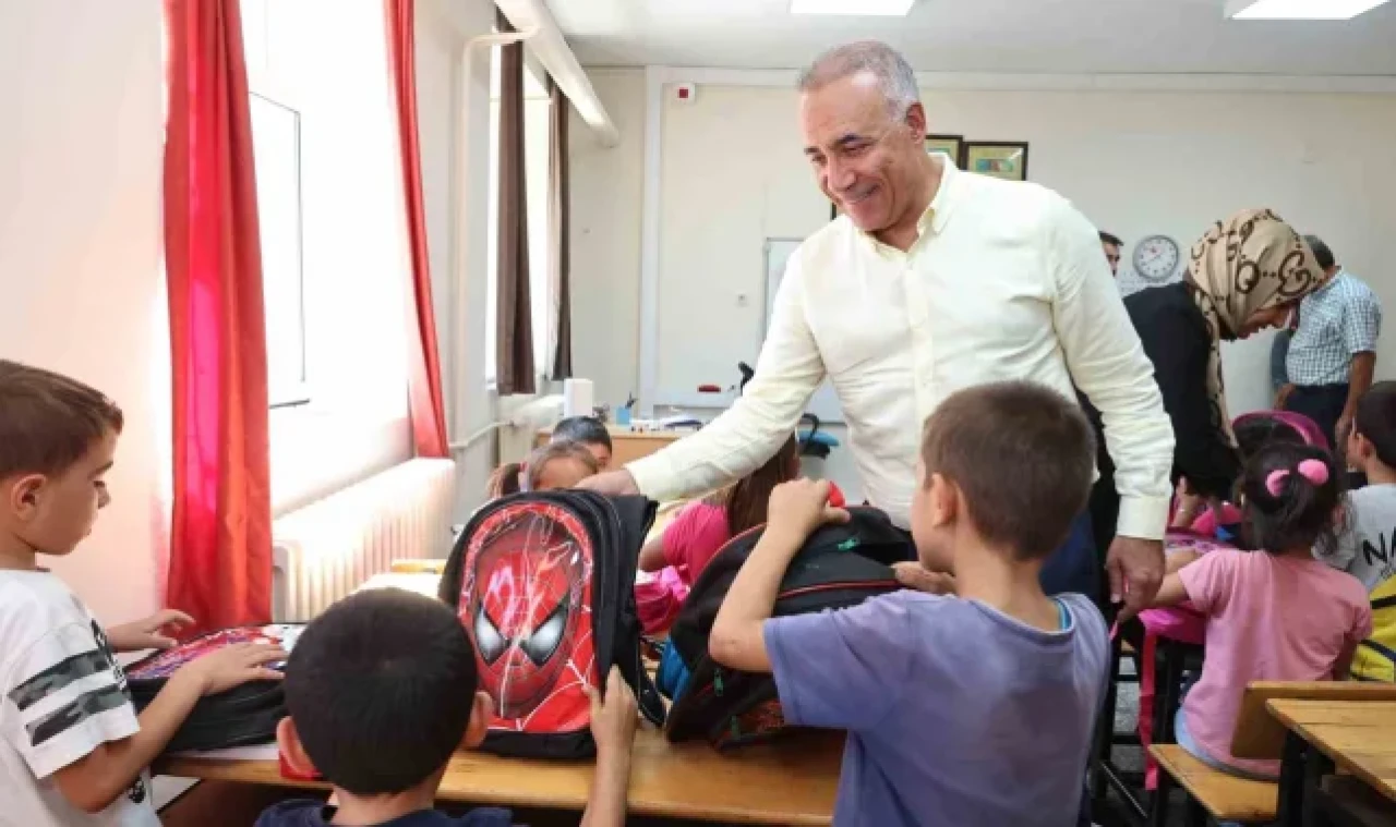 Adıyaman'da 1. sınıfa başlayan 12 bin öğrencinin çanta ve kırtasiye setleri Sultangazi Belediyesi'nden