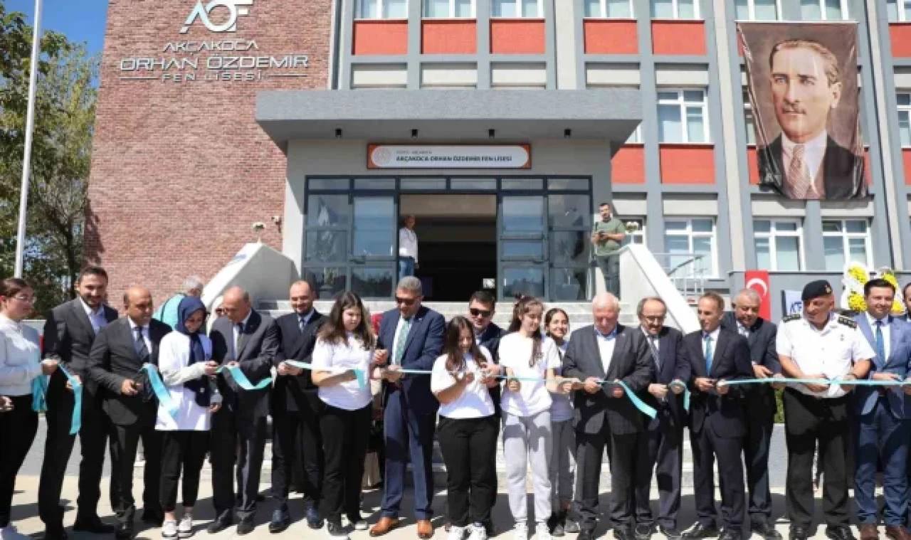 Akçakoca'da fen lisesi açıldı