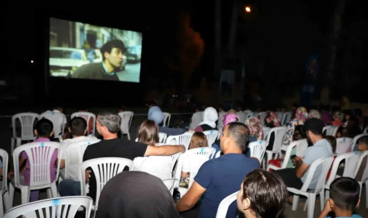 Akdenizliler açık hava sinemasıyla nostalji yaşıyor