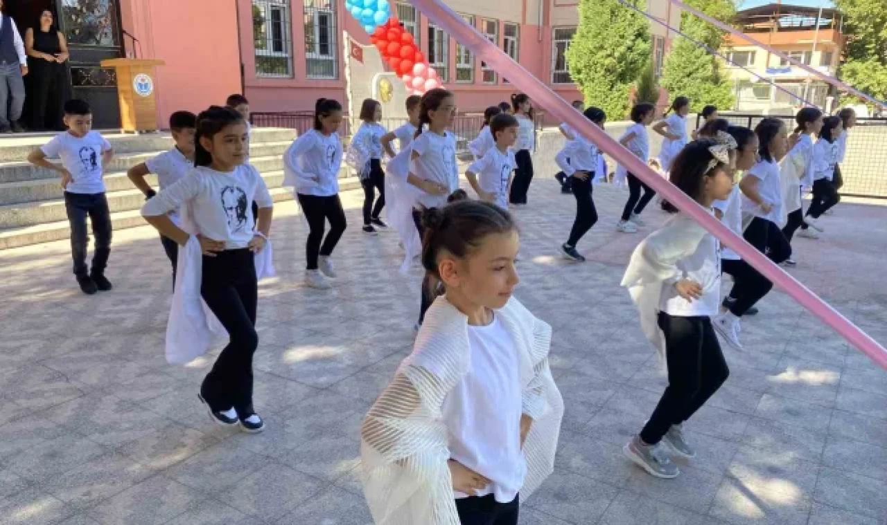 Alaşehir ve Turgutlu'da İlköğretim Haftası kutlandı