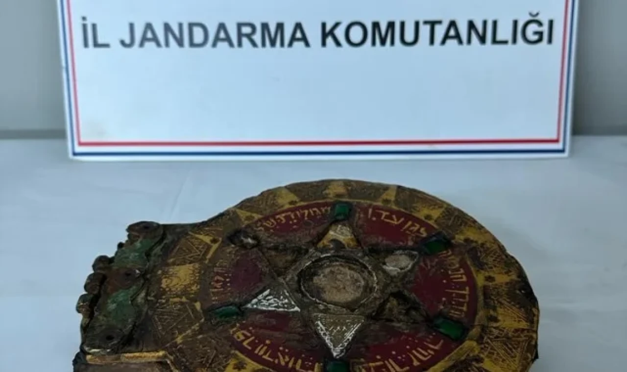 Altın yazma Tevrat'ı 2 milyon dolara satmak isterken jandarmaya yakalandılar