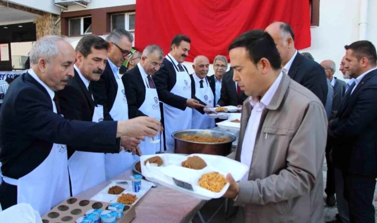 Amasya'da yöneticilerden esnaflara ahi pilavı!