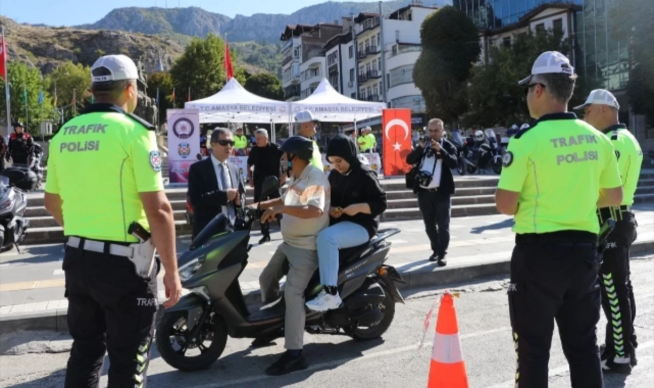 Amasya Emniyet Müdürlüğünden Motosiklet Sürücülerine Kask!