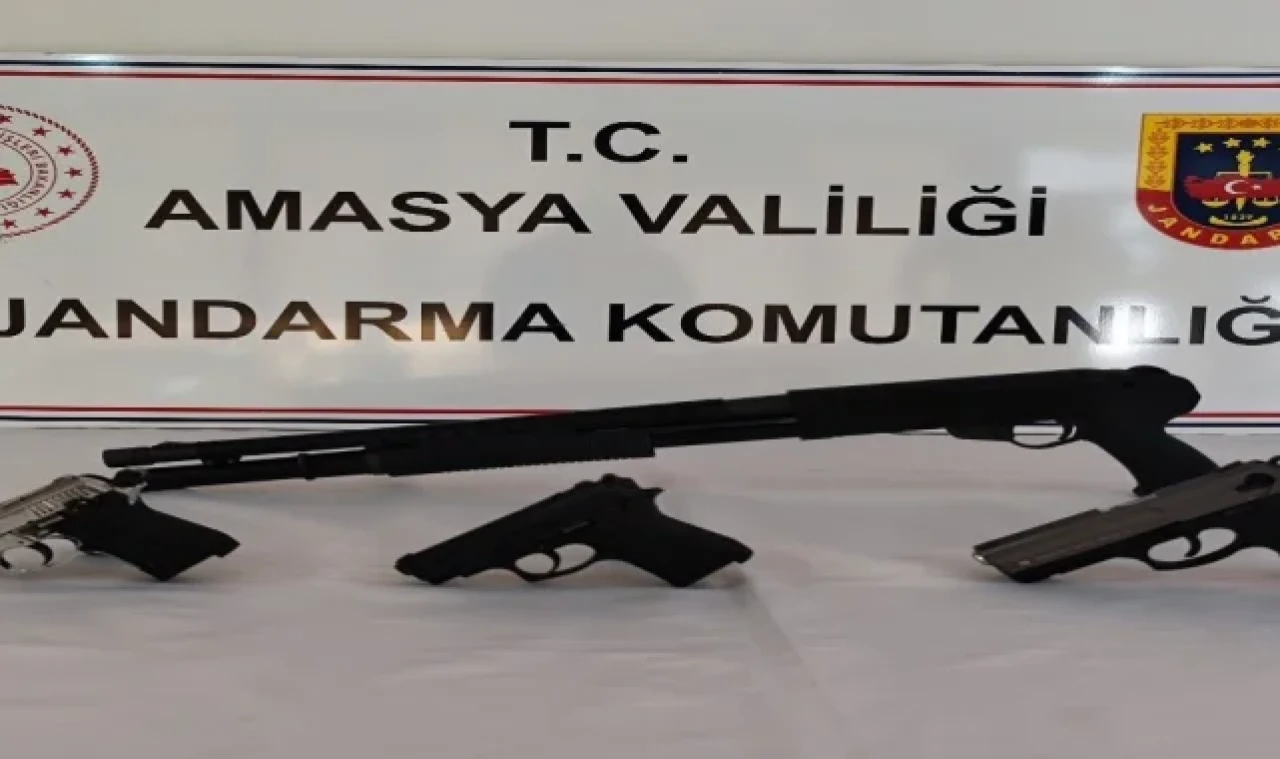 Amasya'da düğünde 4 ruhsatsız silah ele geçirildi: 4 kişi hakkında işlem başlatıldı