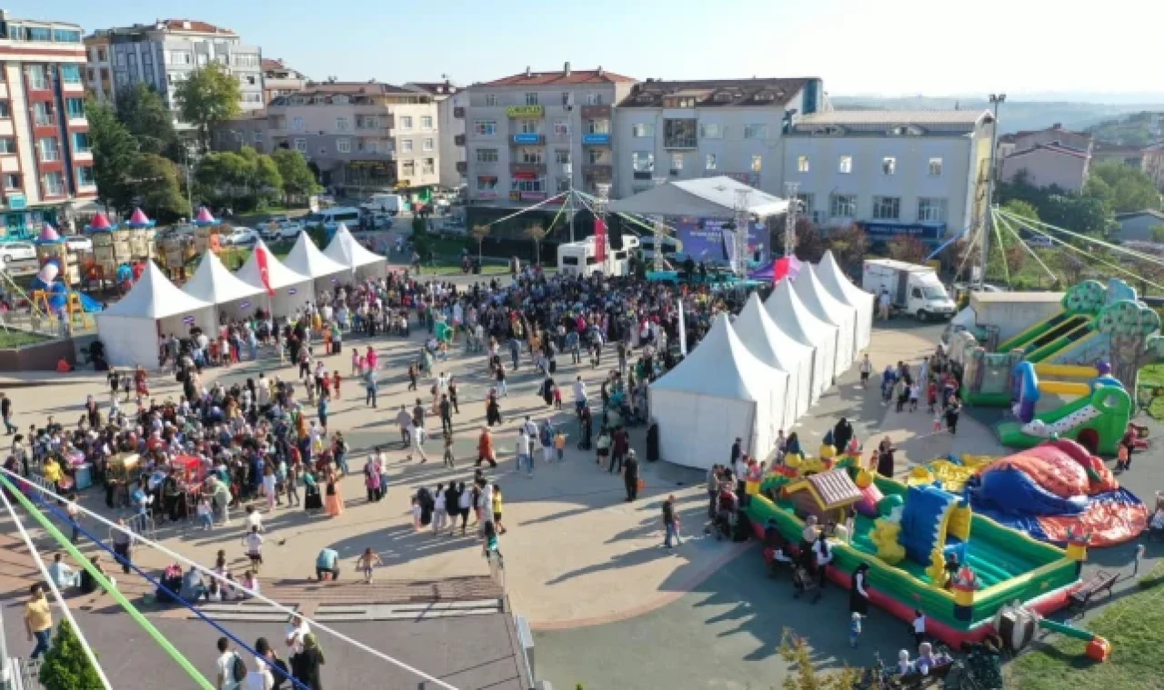 Arnavutköy'de Çocuk Oyunları ve Oyuncakları Festivali'nden renkli görüntüler