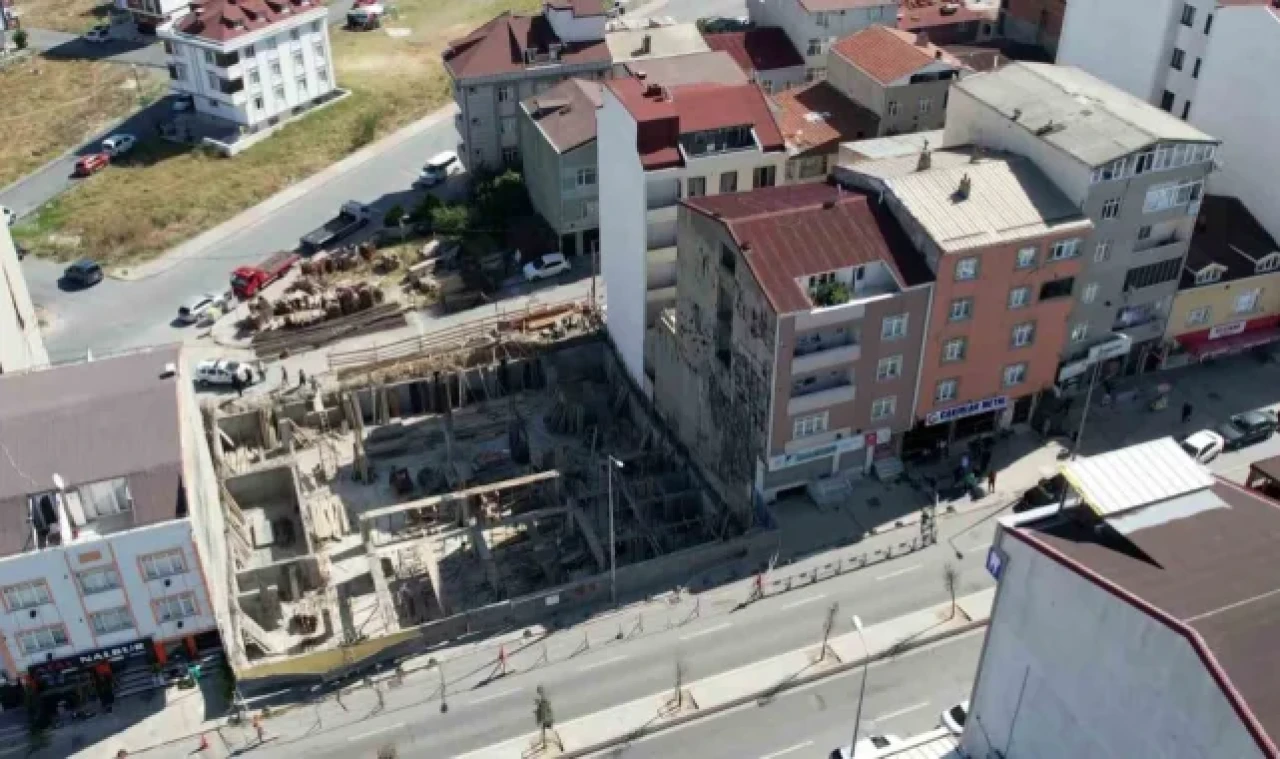 Arnavutköy'de inşaattan alınan hafriyat nedeniyle bir bina daha boşaltıldı