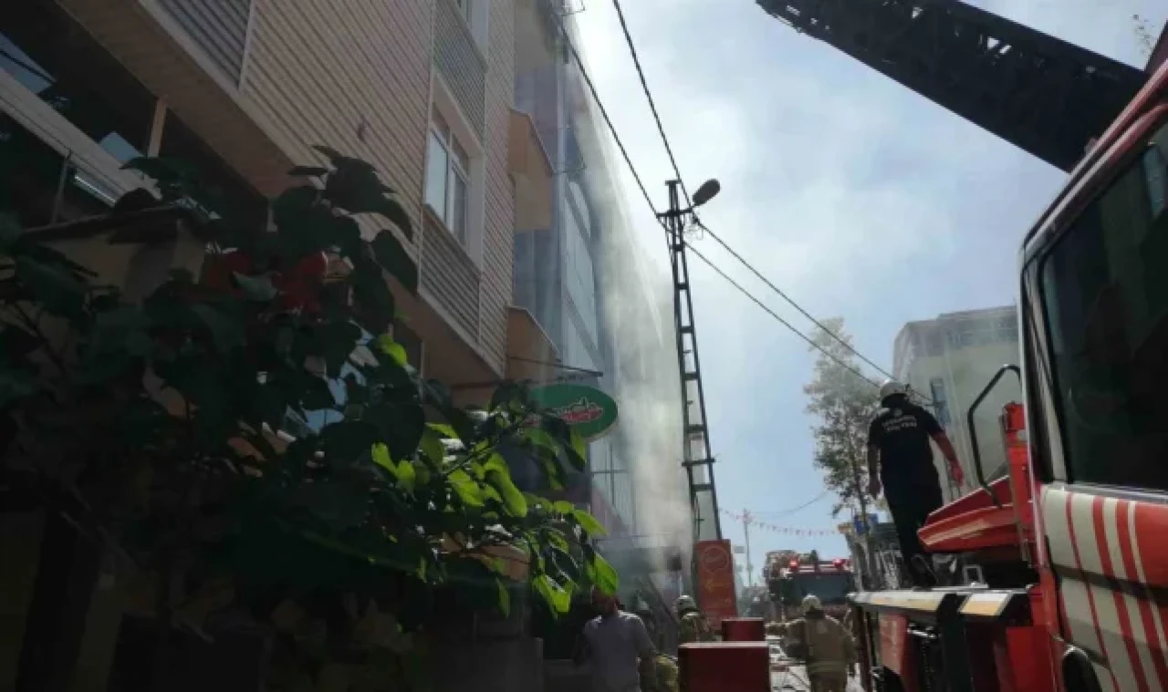 Ataşehir'de restoranda korkutan yangın: Bir kişi dumandan etkilendi
