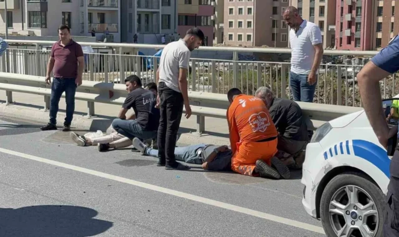 Başakşehir'de ticari araç takla attı: 2 yaralı