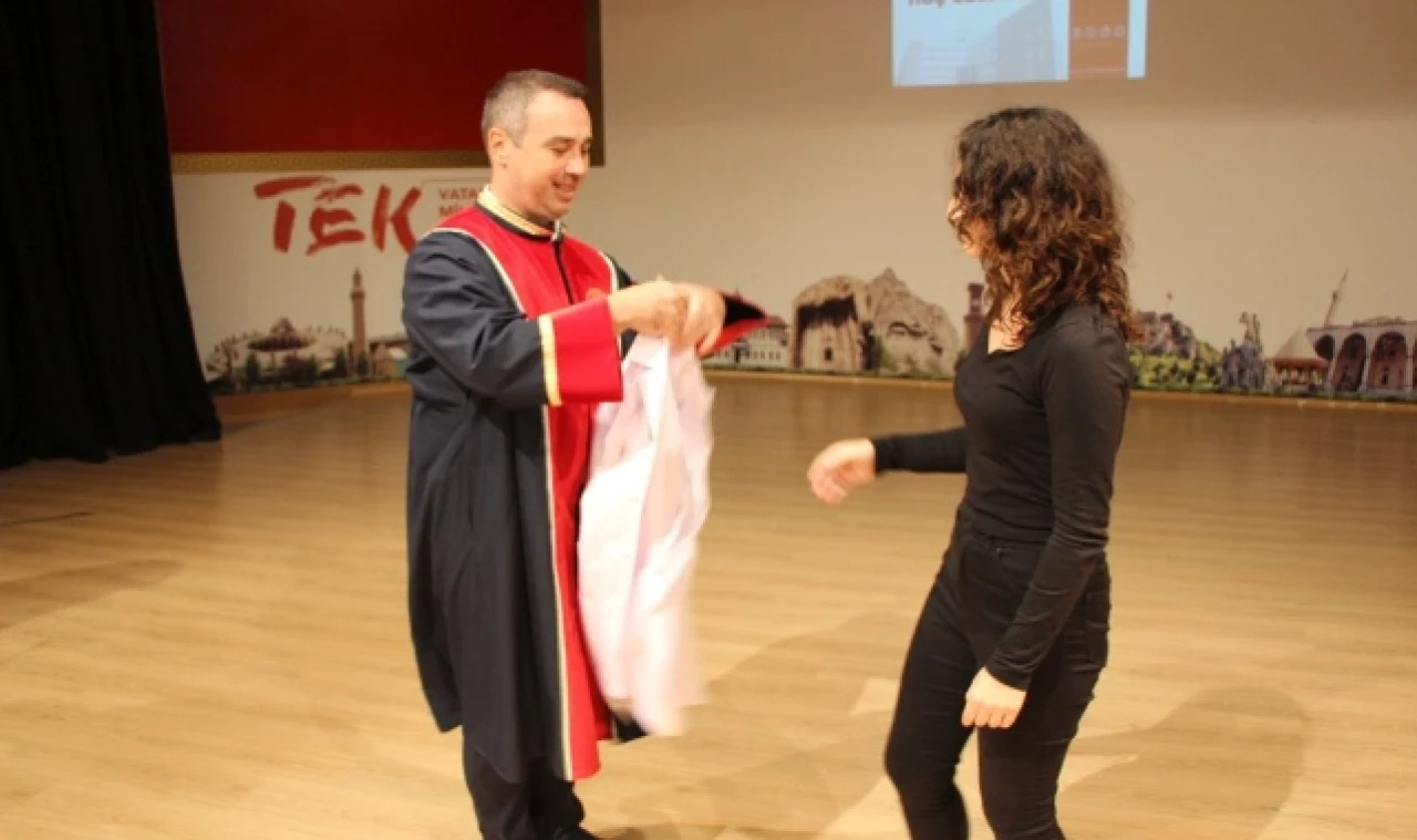 Başhekim Sezikli, öğrencilerin heyecanına ortak oldu