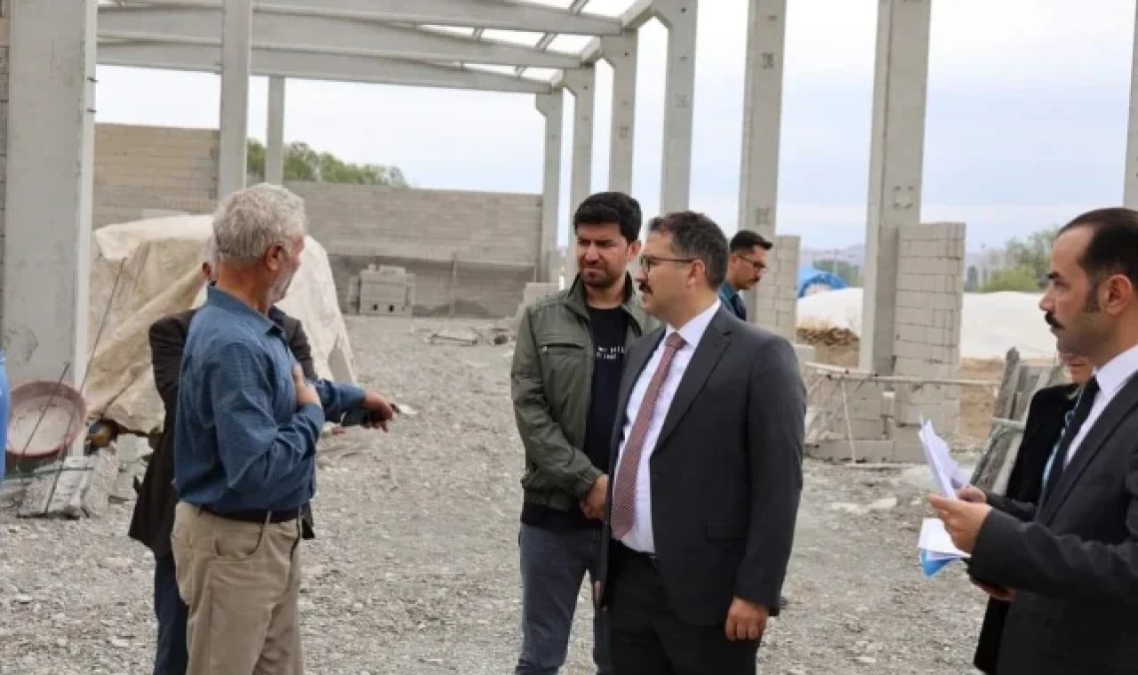 Başkanvekili Turan, Zahireciler Çarşısı'nın yapımını inceledi