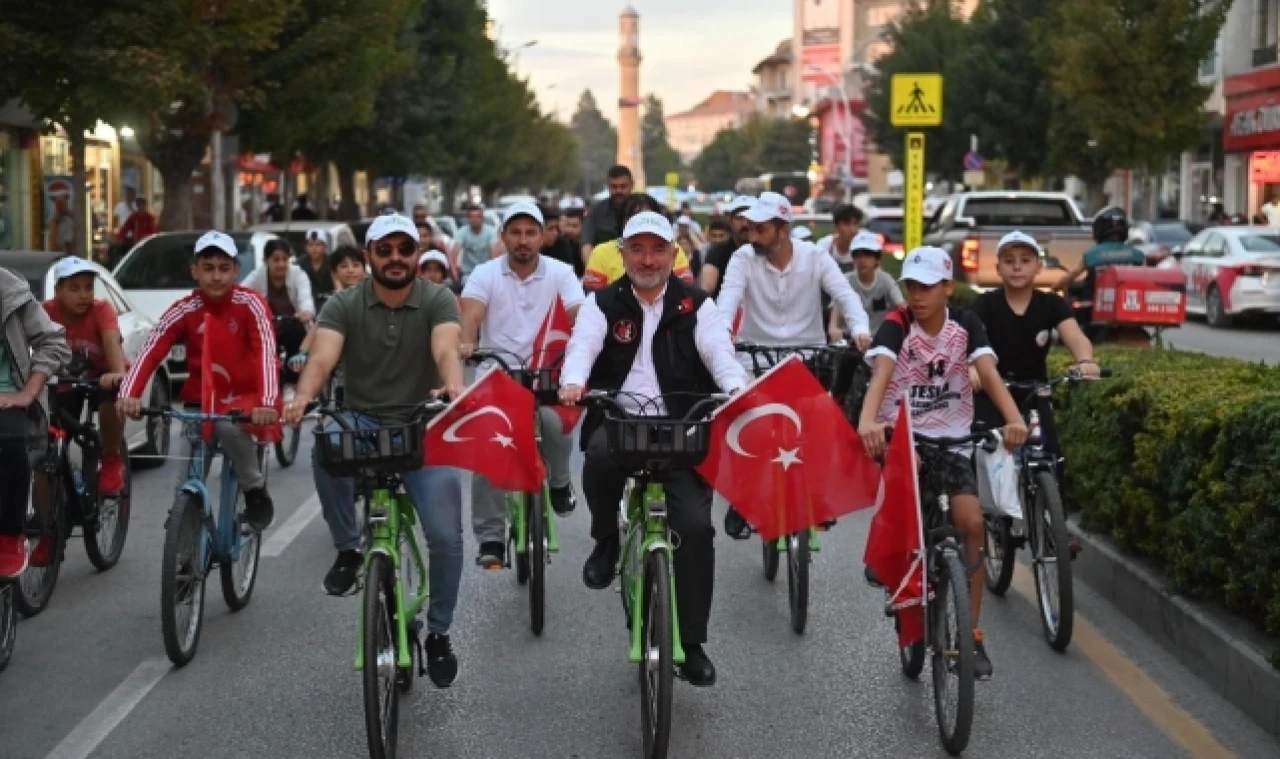 Belediye bisikletle şehir turu düzenledi