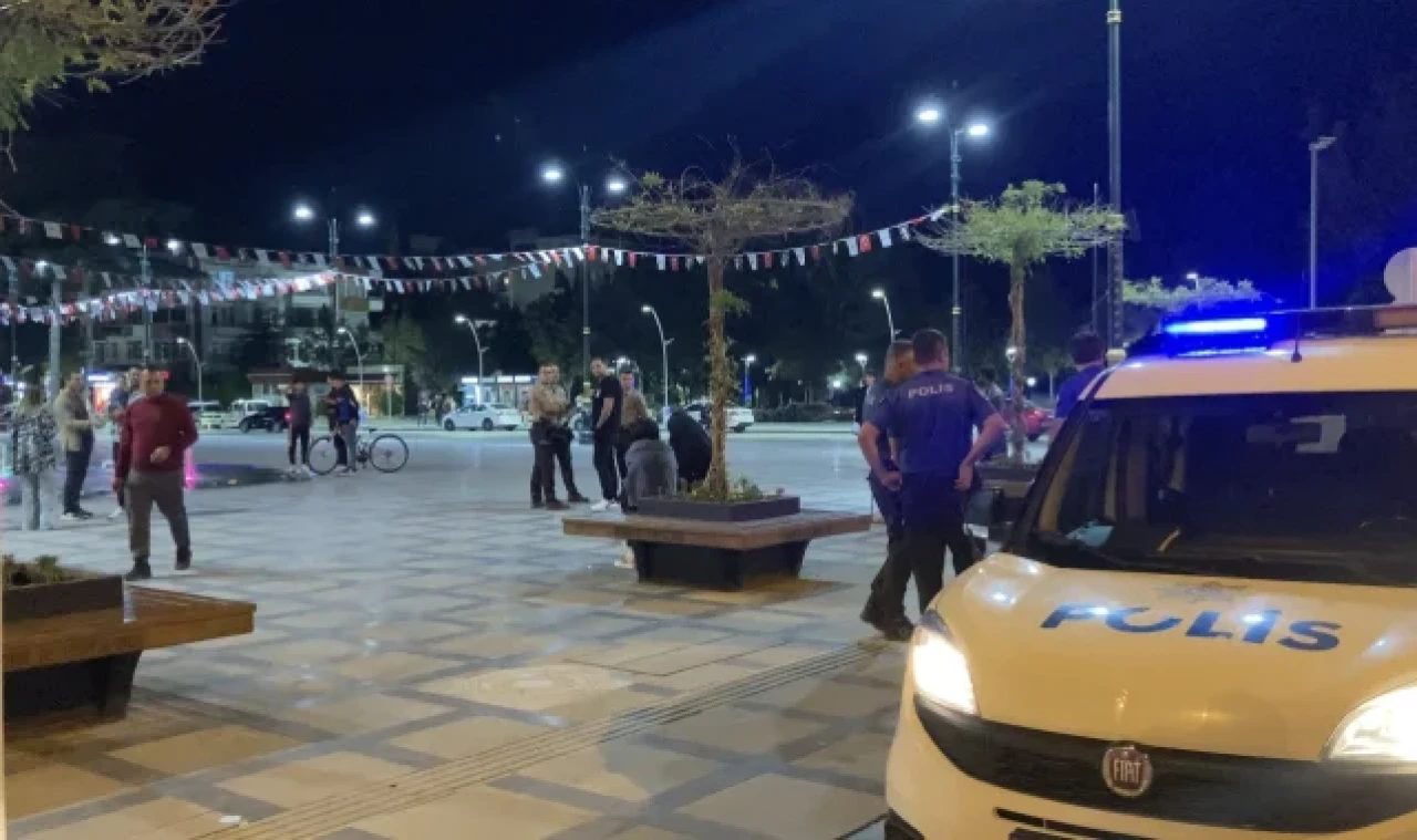 Burdur'da iki grup arasında çıkan kavgada 1 genç bıçaklandı