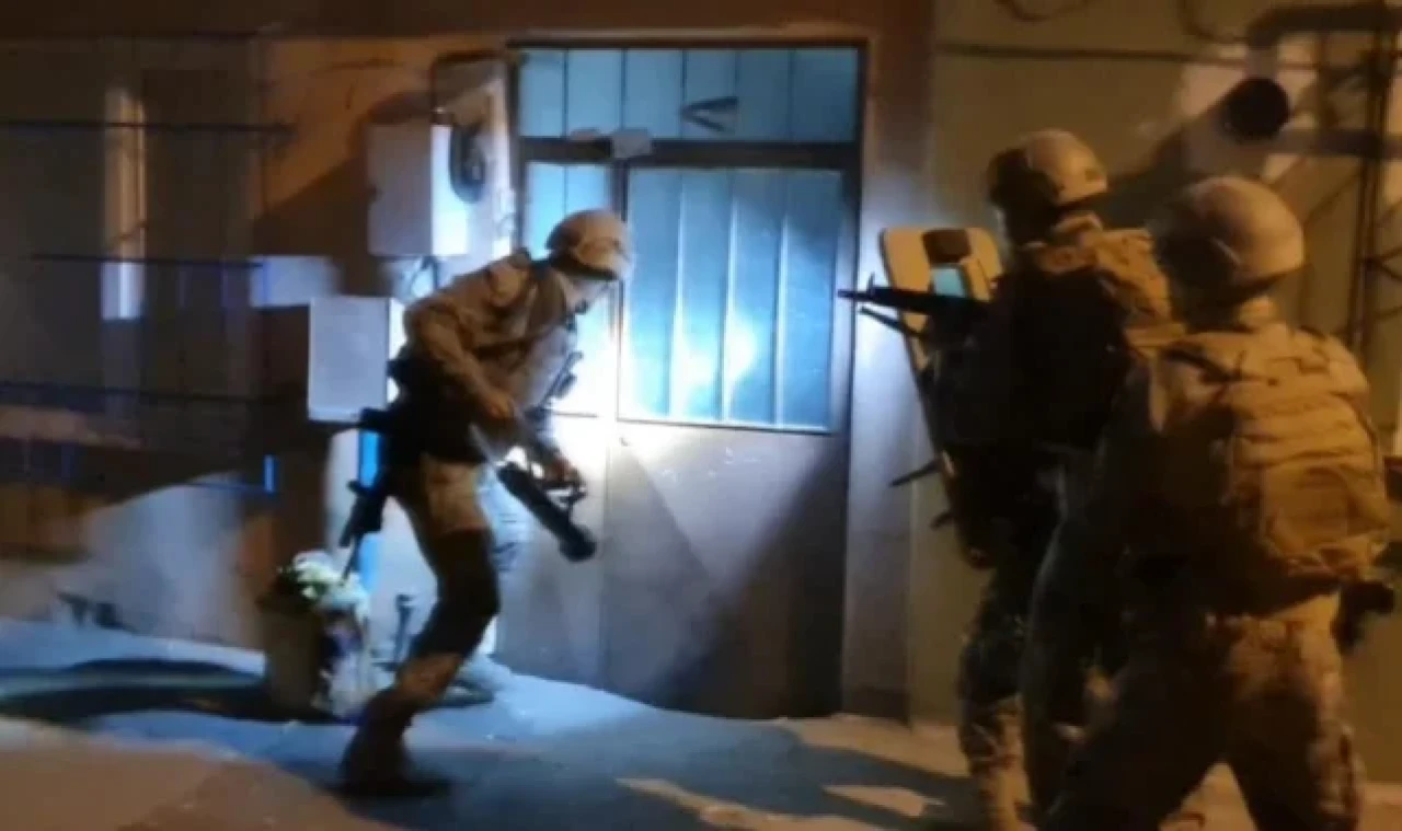 Bursa'da FETÖ operasyonu...'Bylock' kullanan 6 kişi gözaltına alındı