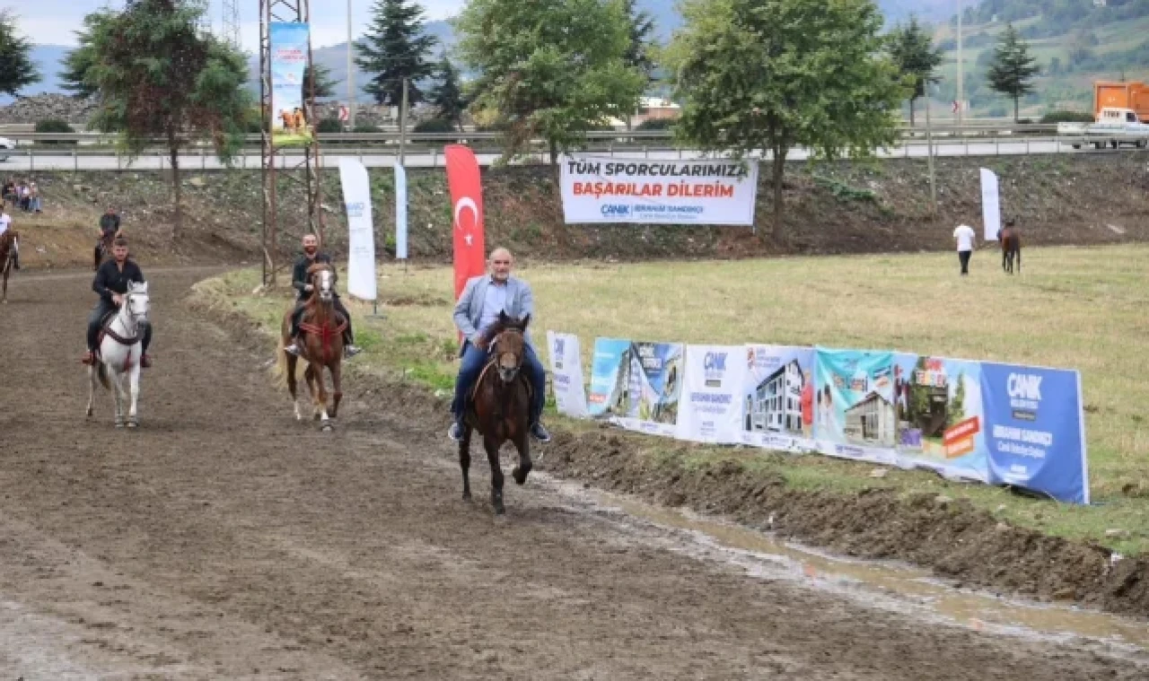 Canik atları dörtnala koştu