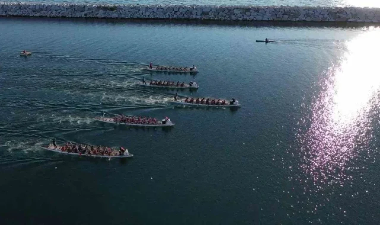 Çeşitli şirketlerden 2 binden fazla çalışan, Maltepe'de Dragon Festivali'nde bot yarışlarında mücadele ediyor