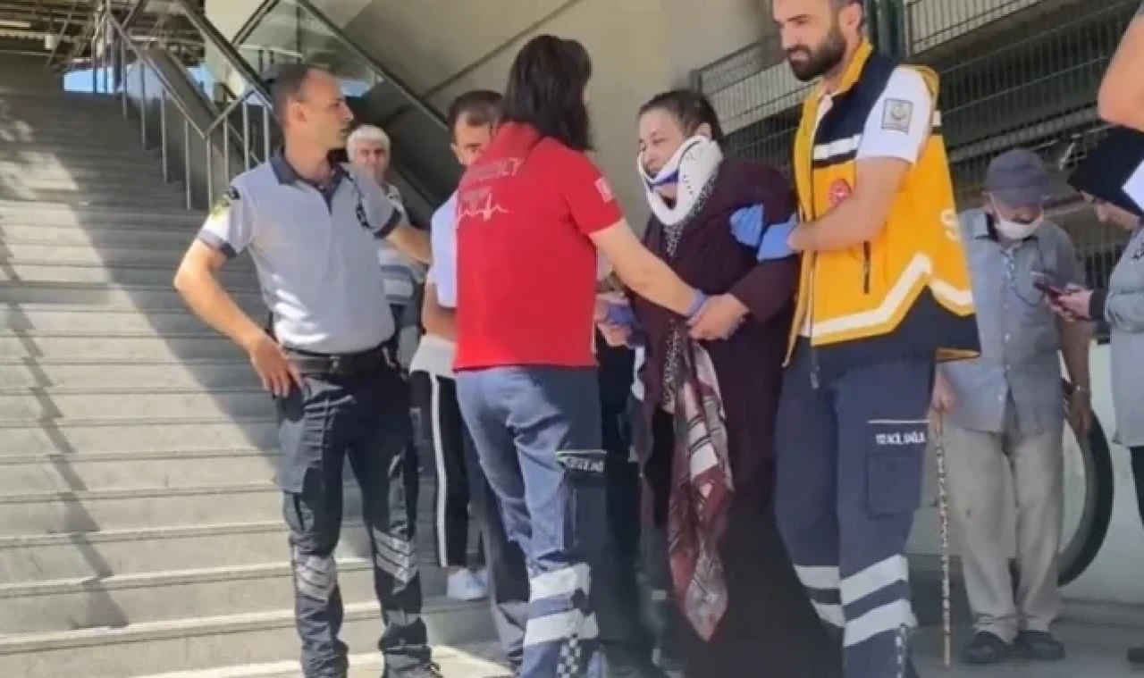 Dengesini kaybeden kadın yürüyen merdivenden düştü