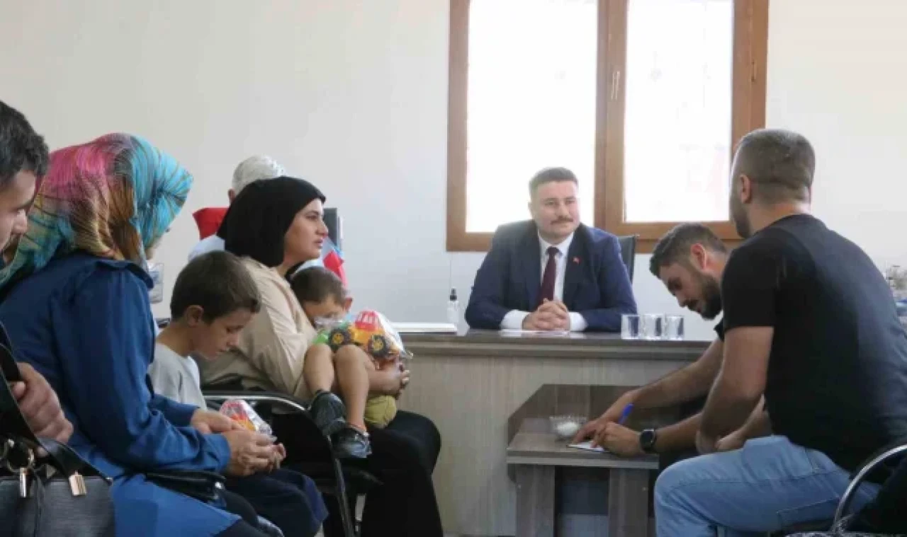 Devlet sıcak yüzünü enkaz kentte gösterdi