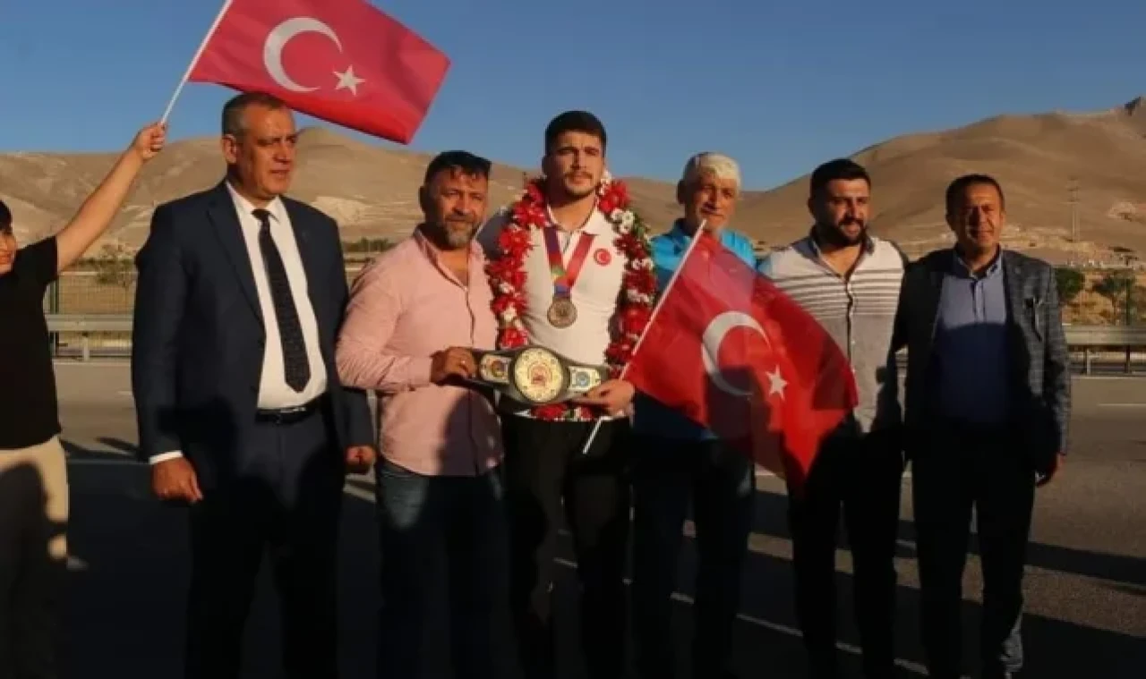Dünya şampiyonuna Niğde'de coşkulu karşılama