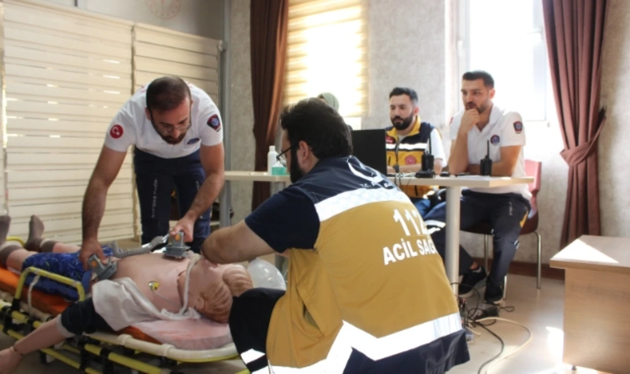 “Erişkin İleri Yaşam Desteği” eğitimleri tamamlandı.
