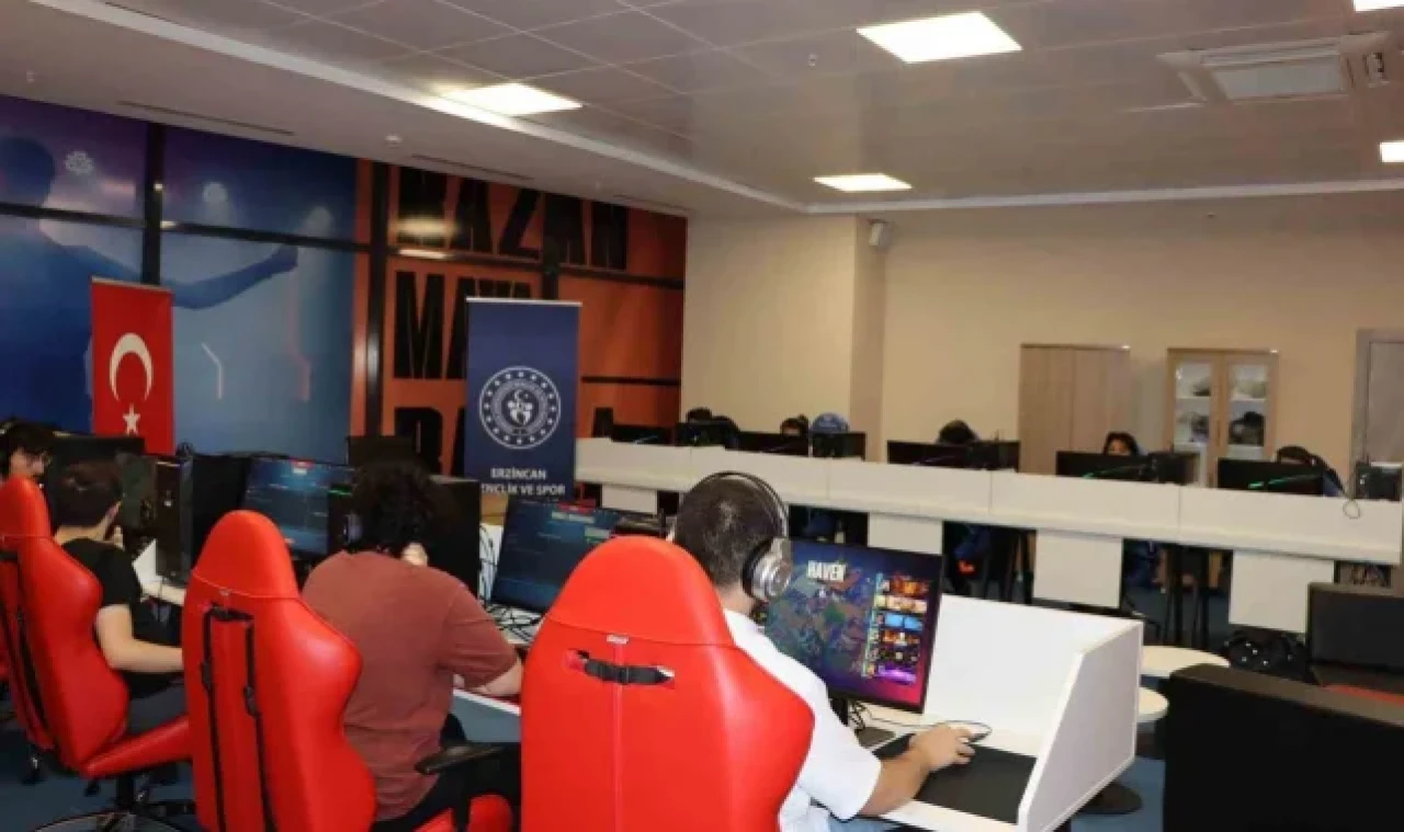 Erzincan'da kurulan e-spor atölyesinde müsabakalar sürüyor