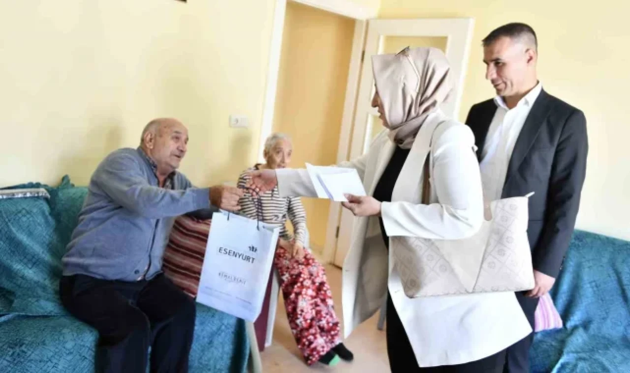 Esenyurt'ta yaşayan 73 yaşındaki Hatice Tütün "Kapımızı yalnız onlar çalıyor"