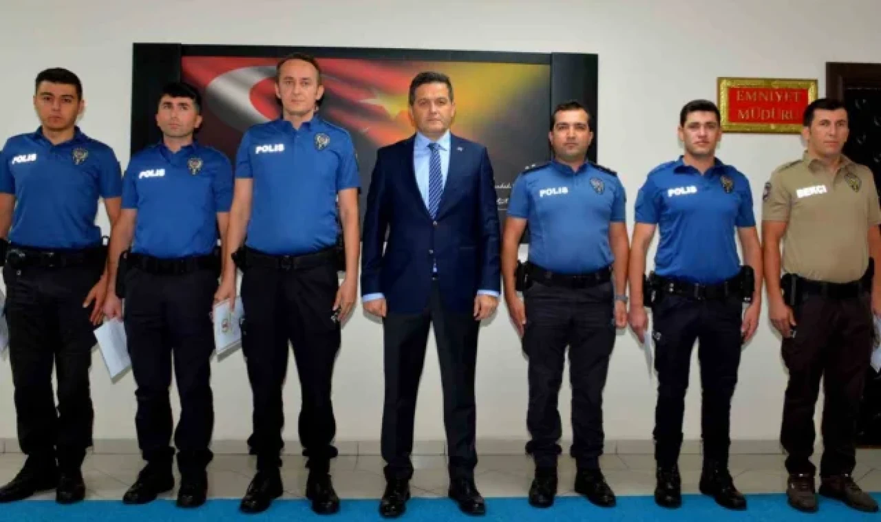 Eşini yaralayan zanlıyı yakalayan polis memurları ödüllendirildi