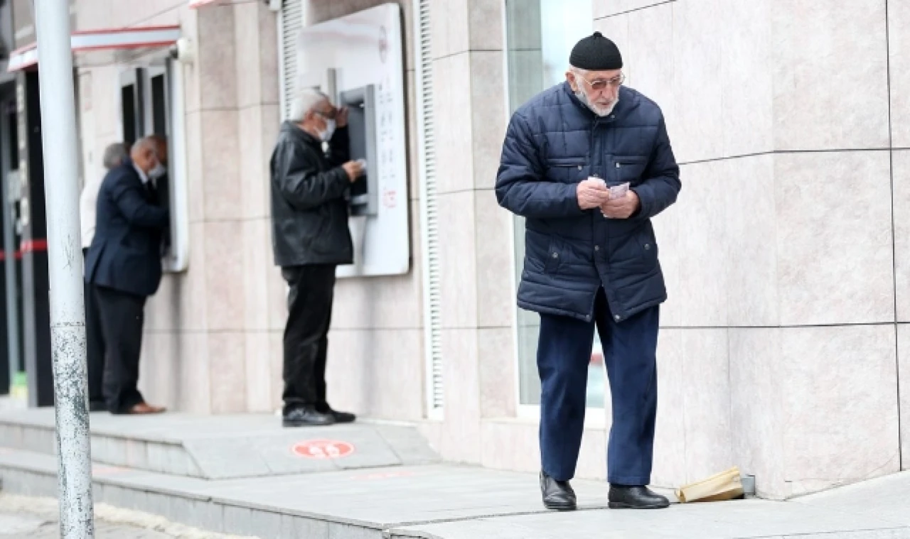 Eylül ayı yaşlı ve engelli aylıkları hesaplara yatırıldı!