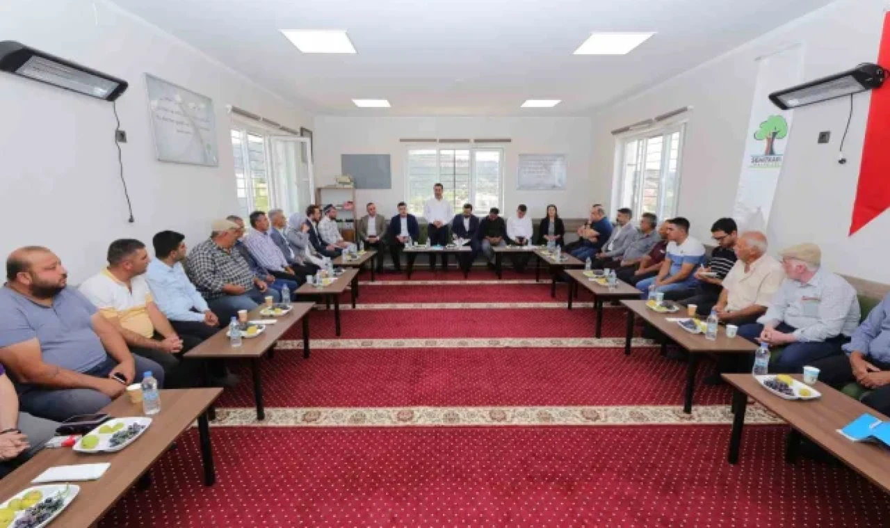Fadıloğlu, mahalle sakinlerinin taleplerini dinledi