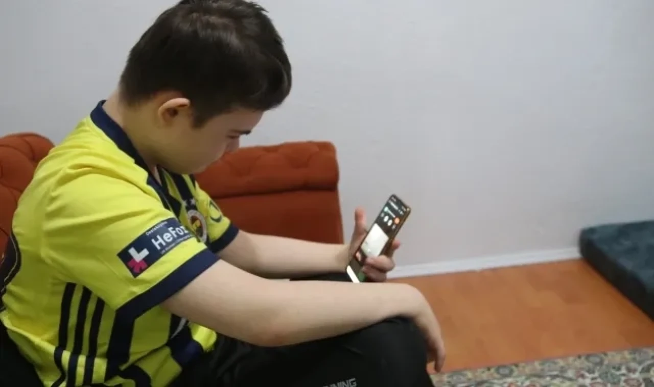 Fenerbahçeli futbolculardan Amasya'da yaşayan dow sendromlu Efe'ye jest