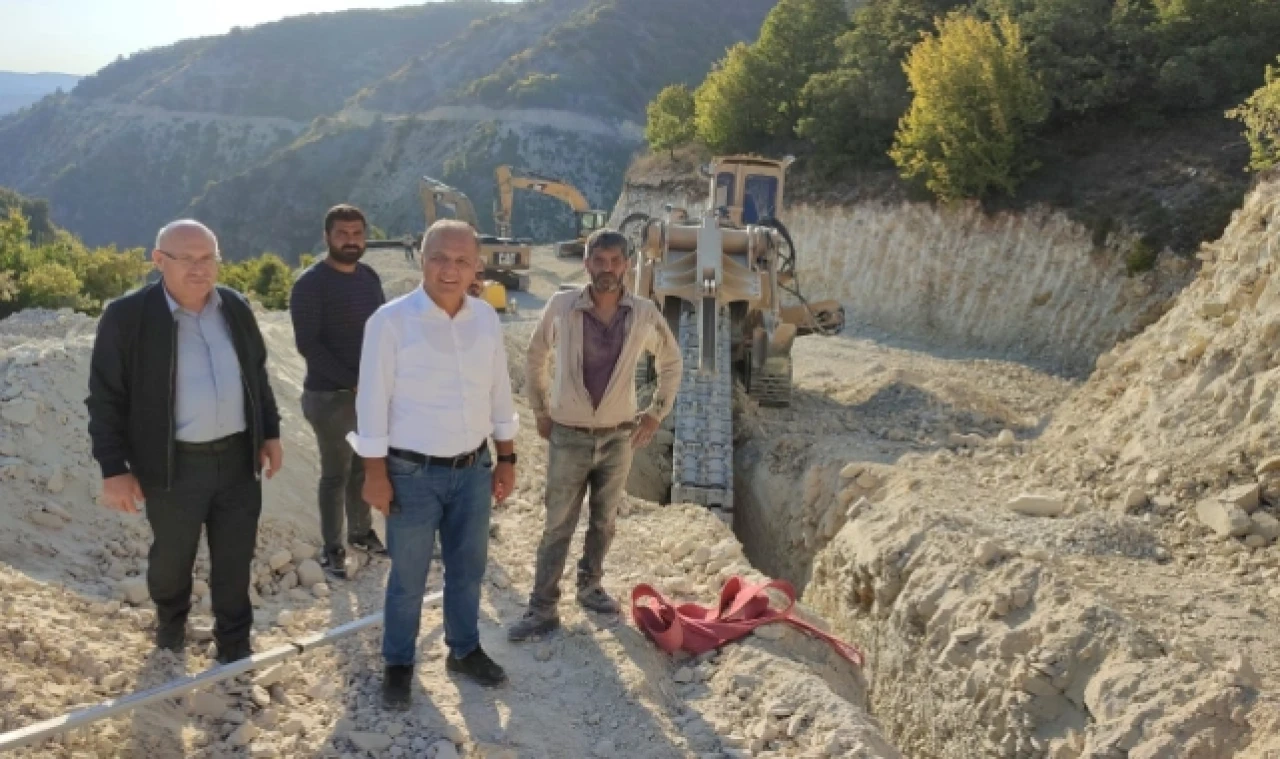 “Ferhat olup aşk ile dağları deliyoruz”