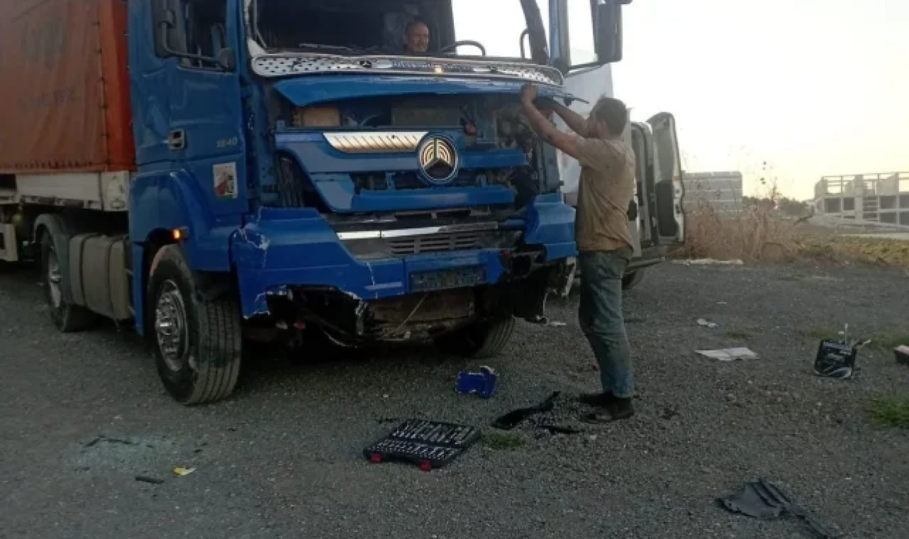 Freni boşalan tır duvara çarparak durdu