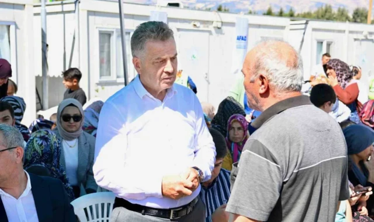 Gaziosmanpaşa Belediyesi depremzede çocuklara bisiklet hediye etti