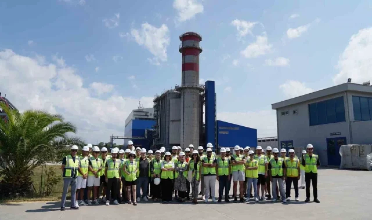 Genç mühendis adayları, elektrik üretimini yerinde inceledi