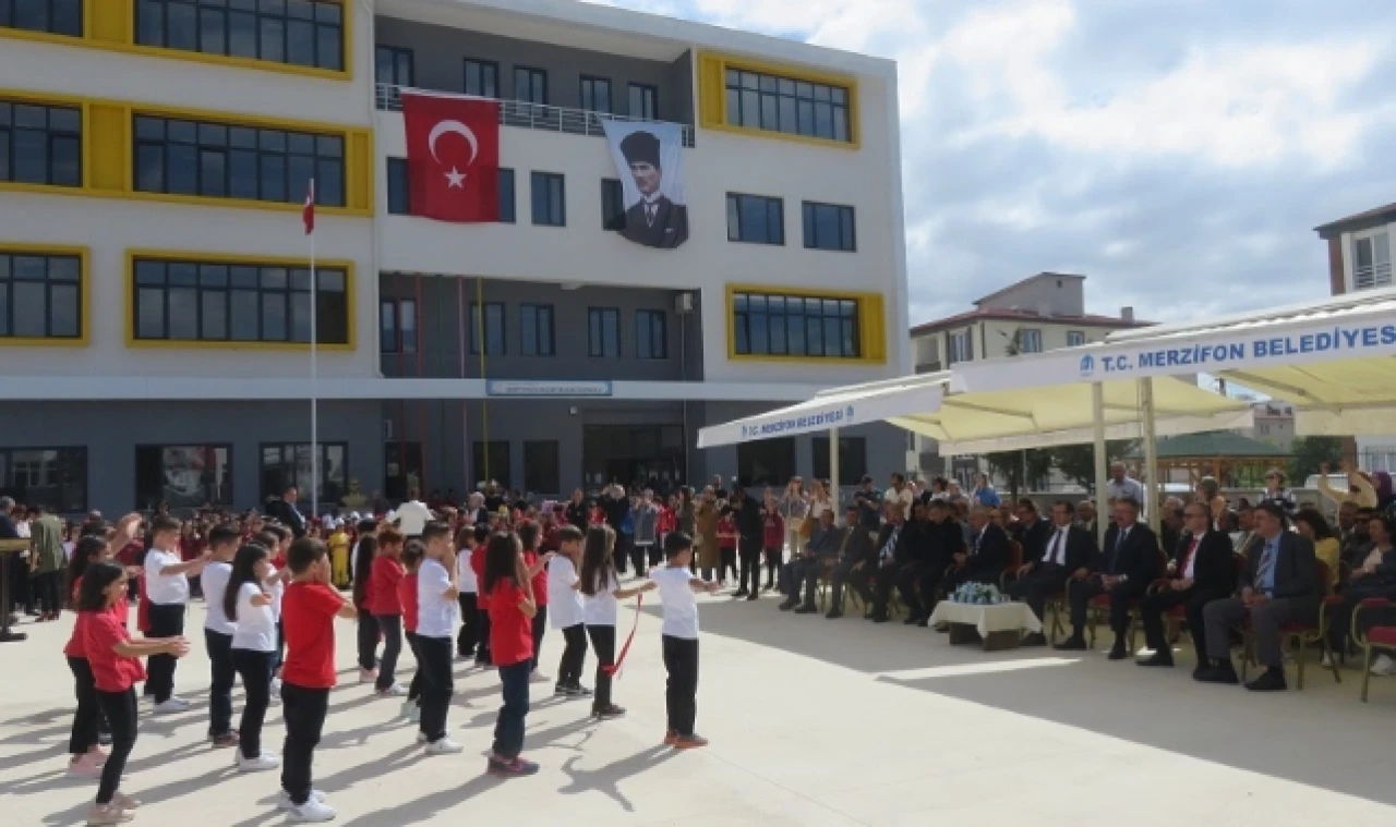 İlk ders zili törenle çaldı!