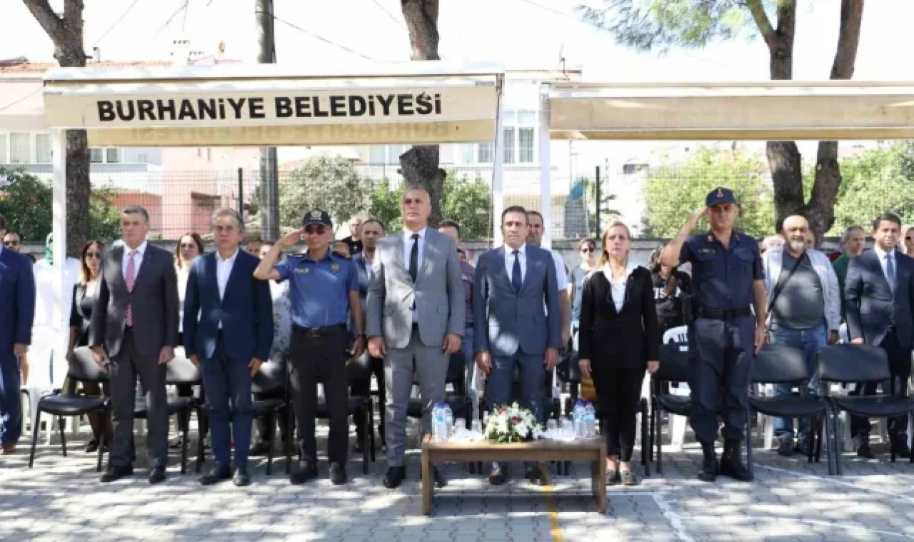 İlköğretim Haftası Burhaniye'de düzenlenen törenle kutlandı