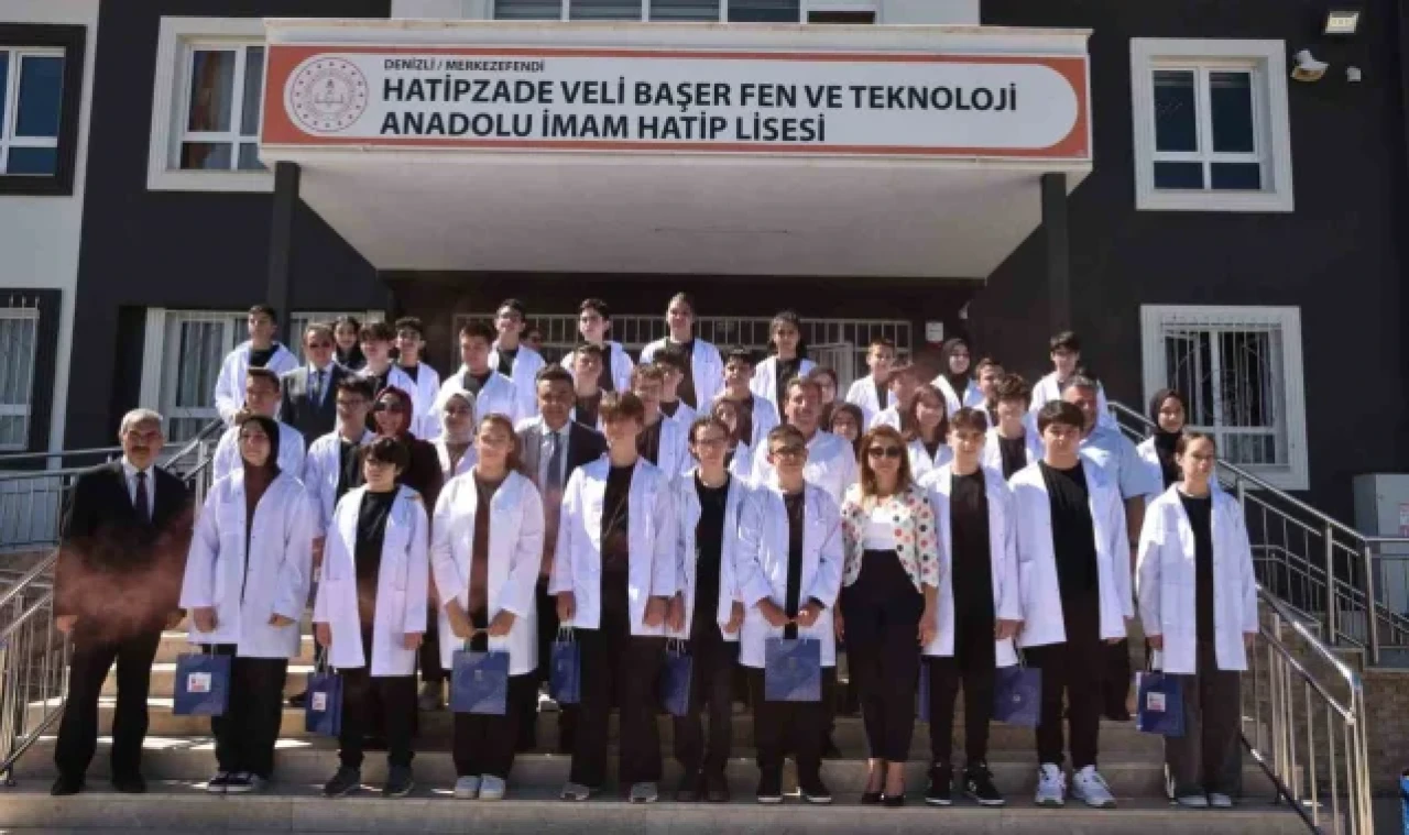 İmam hatipli öğrenciler beyaz önlüklerini giydiler