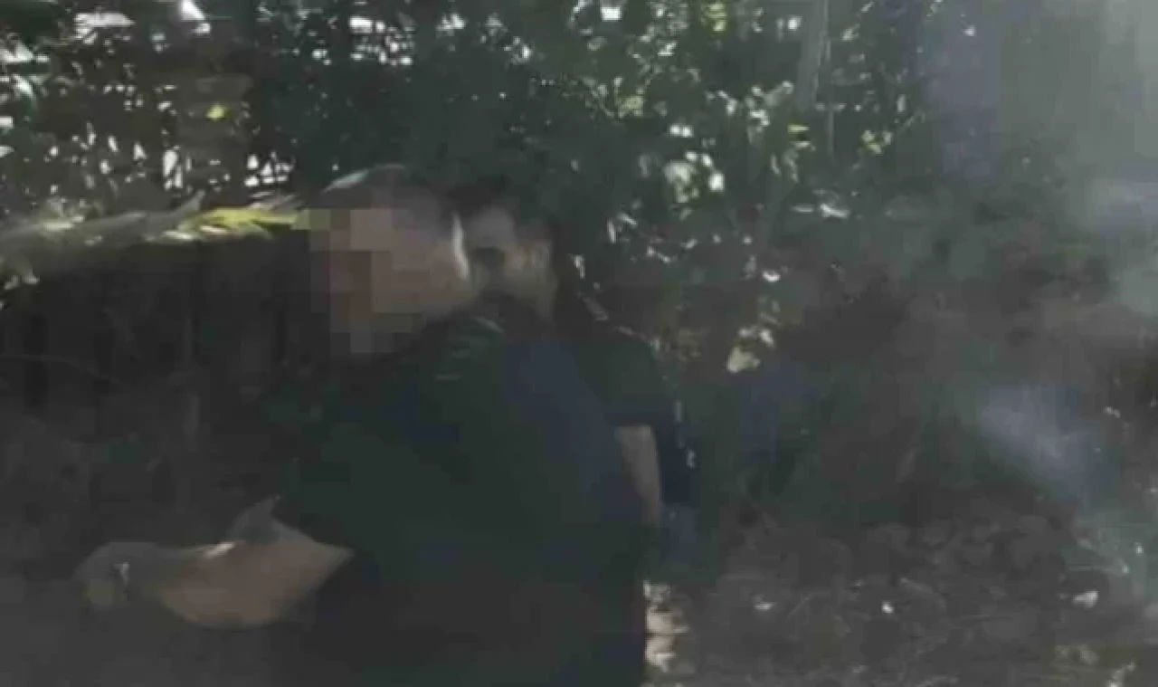 İstanbul'da "pes" dedirten uyuşturucu ticareti kamerada: Kağıda sarıp uyuşturucu sattı