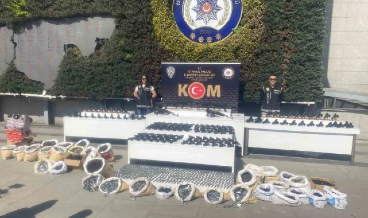 İstanbul'da silah atölyelerine operasyon: Çok sayıda silah ve 2 bini aşkın silah üretecek parça ele geçirildi