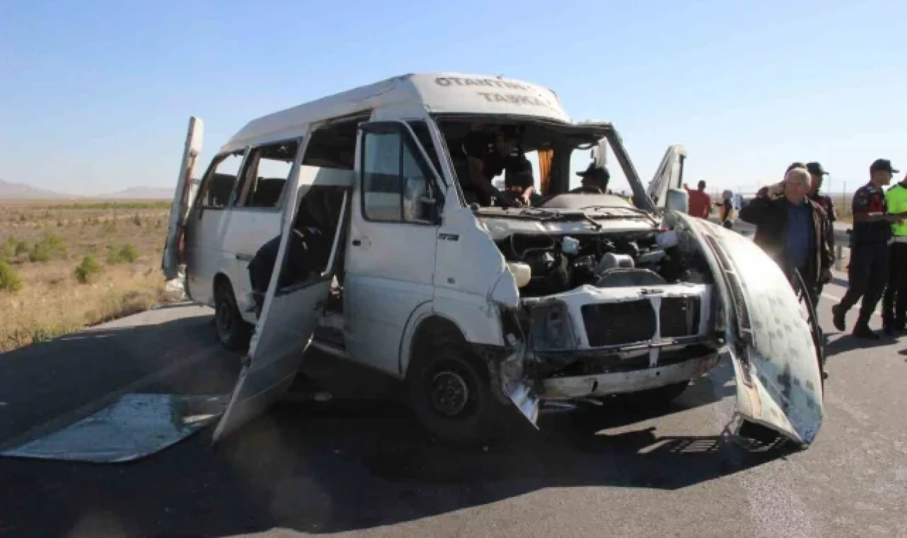 Karaman'daki minibüs kazasında ölü sayısı 2'ye yükseldi