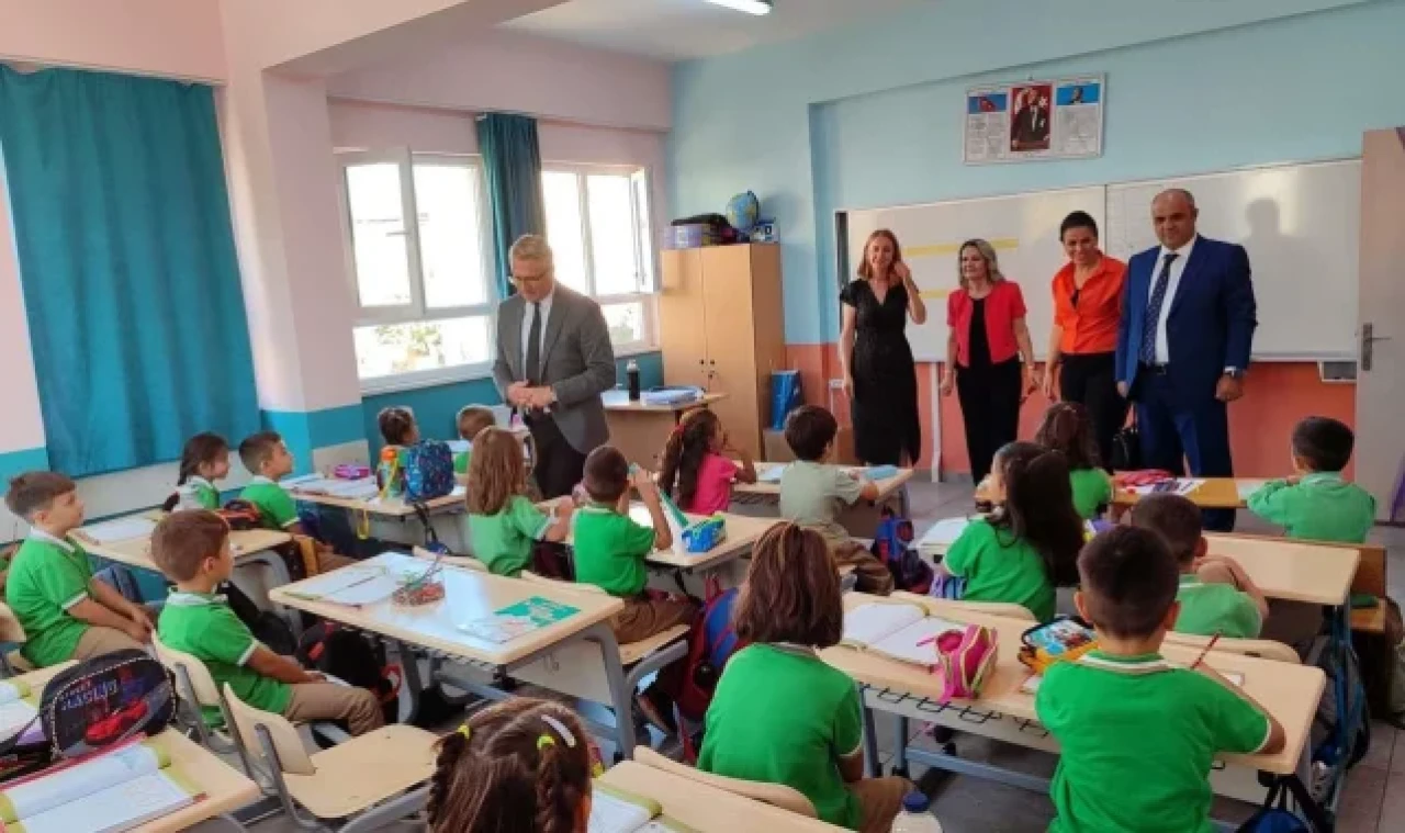 Kaymakam Ahmet Odabaş "İlköğretim Haftası" kutlamasında çocuklarla