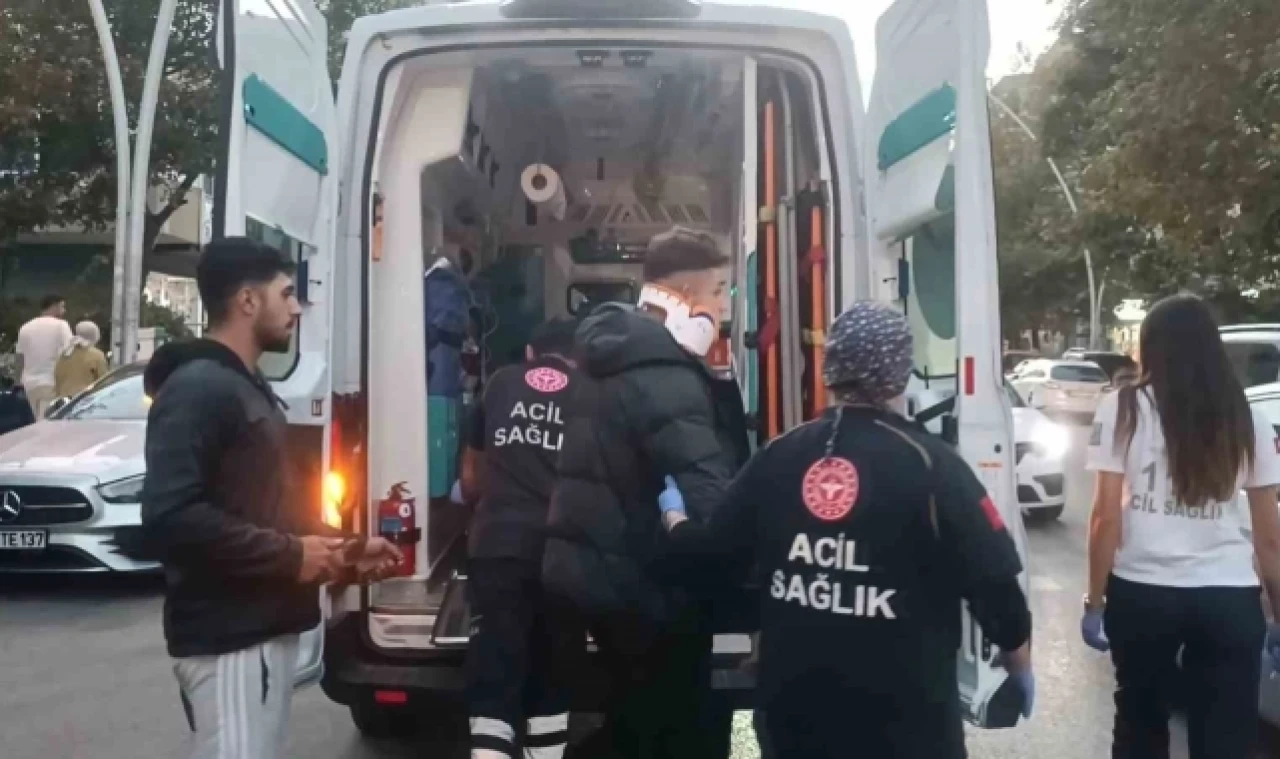 Kaza yapan motosikletli ehliyeti olmadığı için hastaneye gitmeyi reddetti