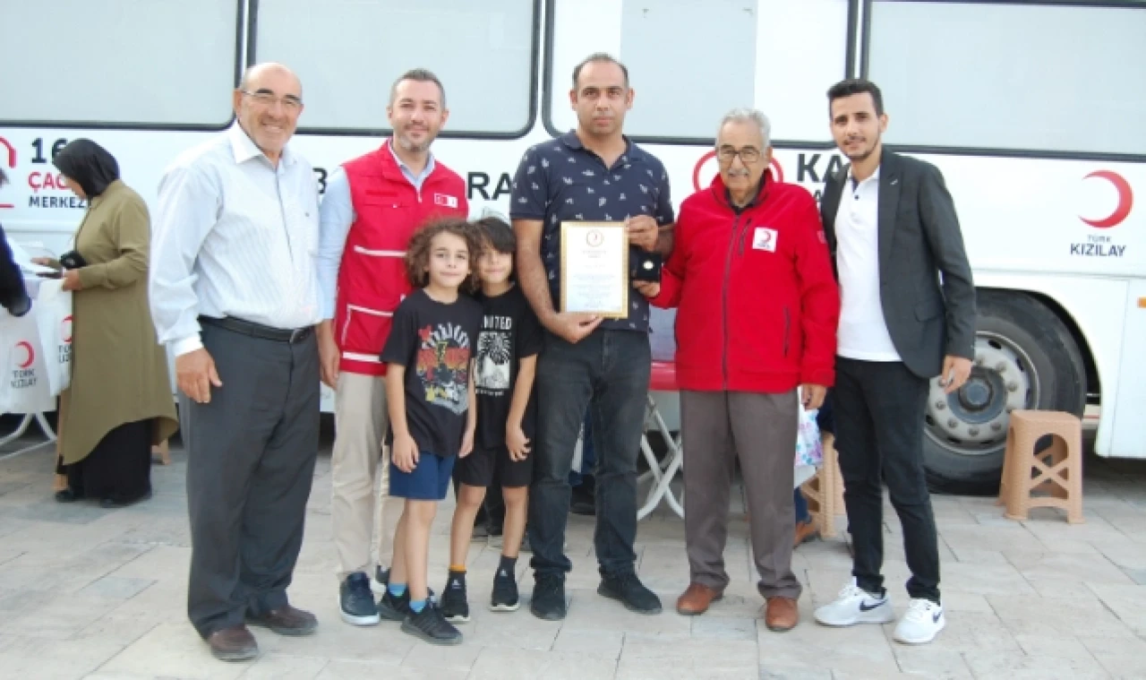 Kızılay düzenli bağışçılarını ödüllendirdi