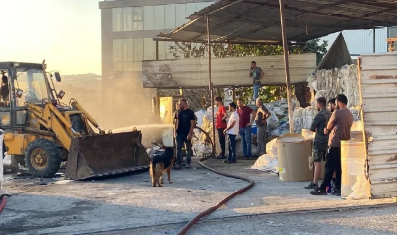 Kocaeli'de geri dönüşüm tesisinde yangın
