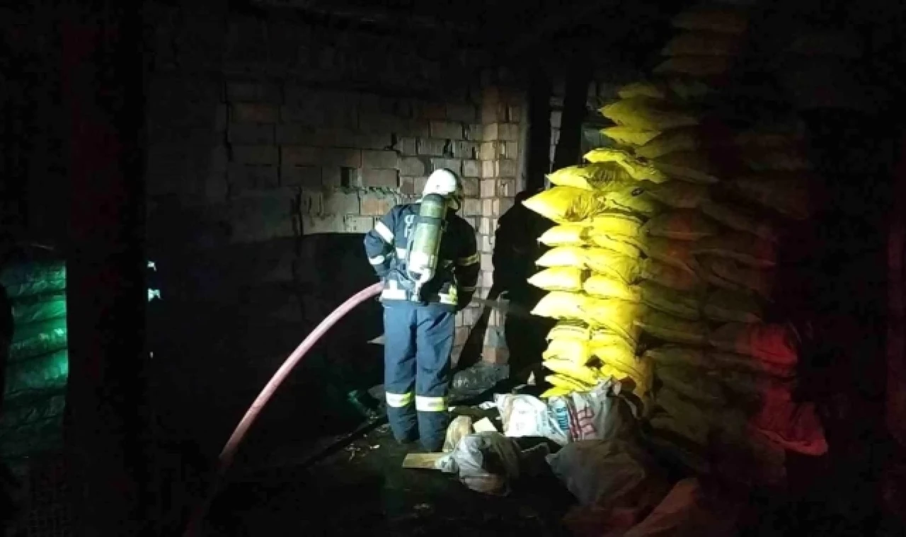 Kömür satışı yapılan iş yerinde yangın çıktı
