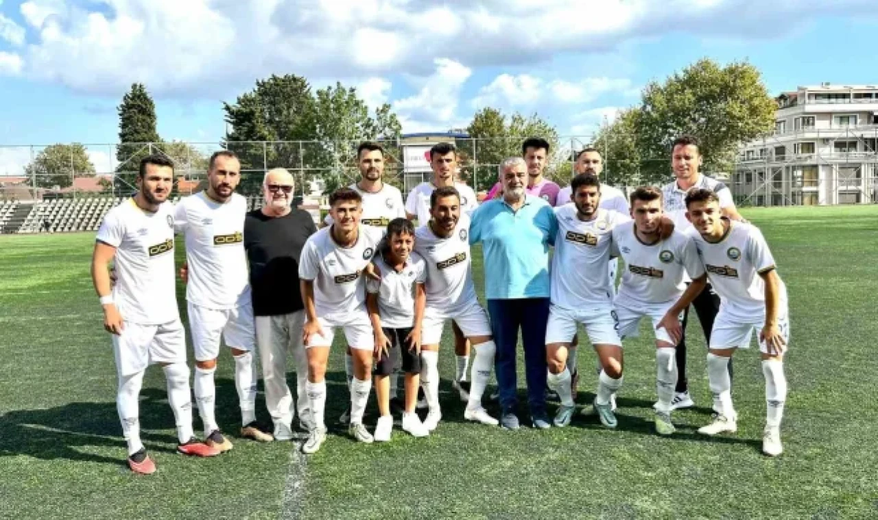Küçükçekmece Sinop Spor, şampiyonluk kupasına kavuştu