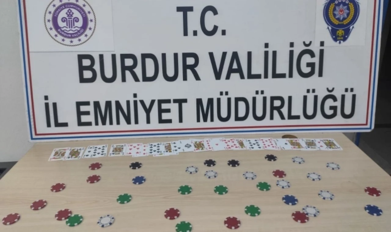 Kumar oynayan 4 kişiye 16 bin 220 TL para cezası