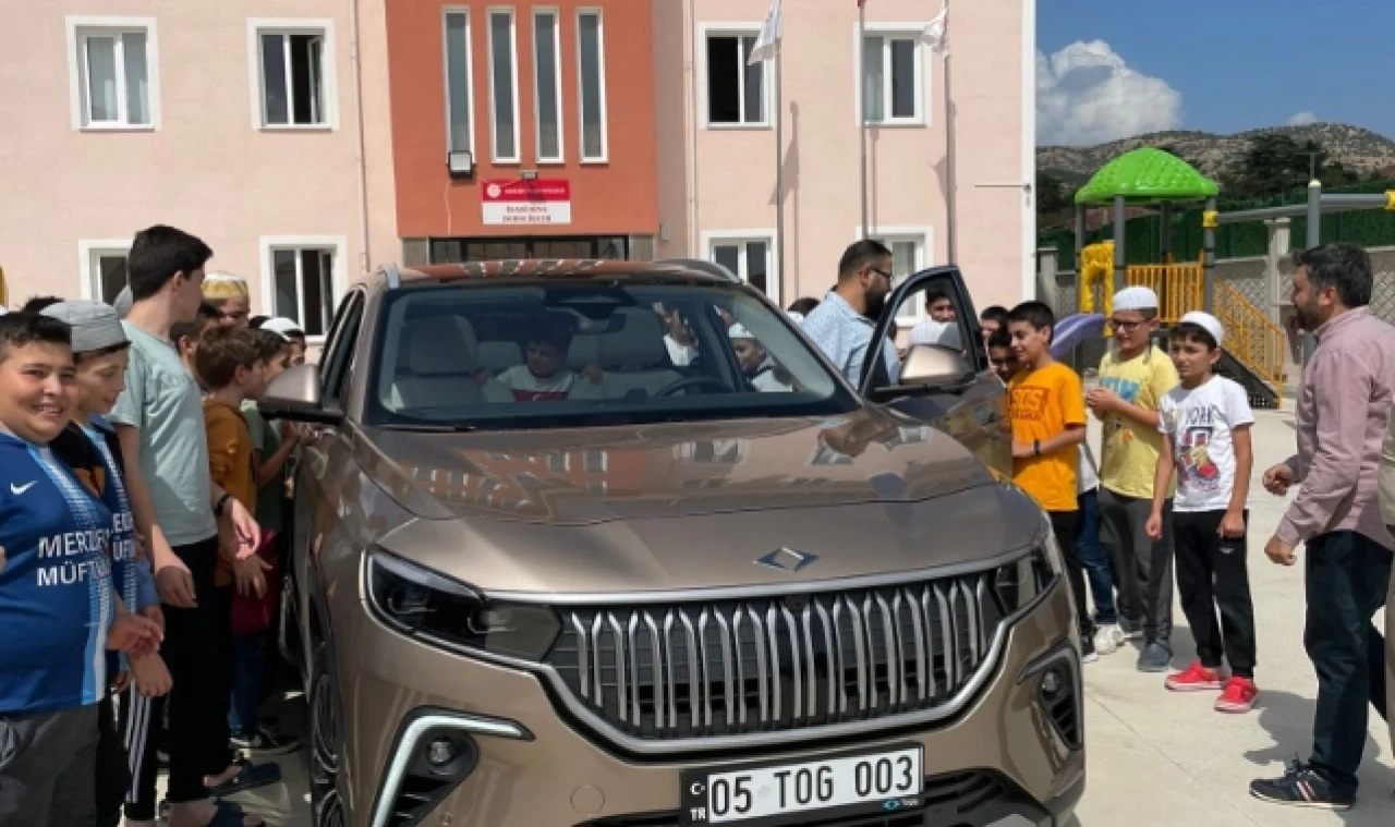 Kur’an Kursu öğrencileri TOGG’a büyük ilgi gösterdi