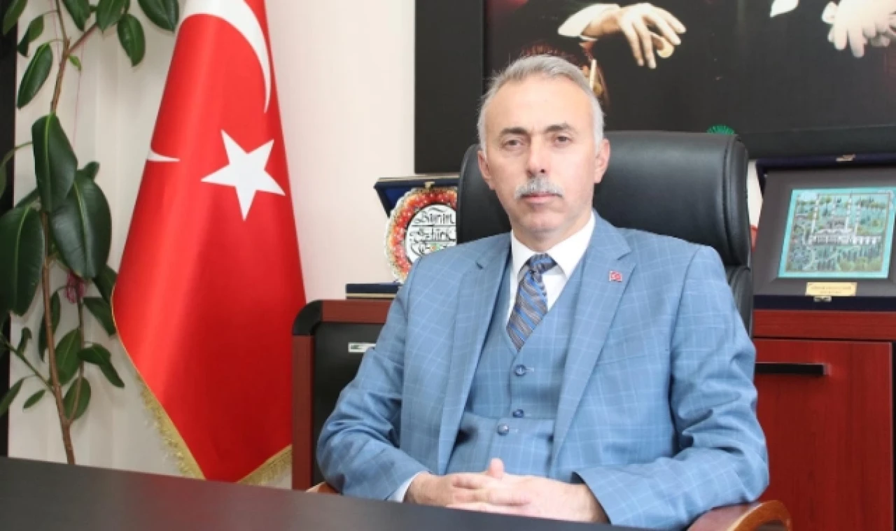 "Mevlid Kandili insanlığın kurtuluşuna açılan bir kapıdır. “