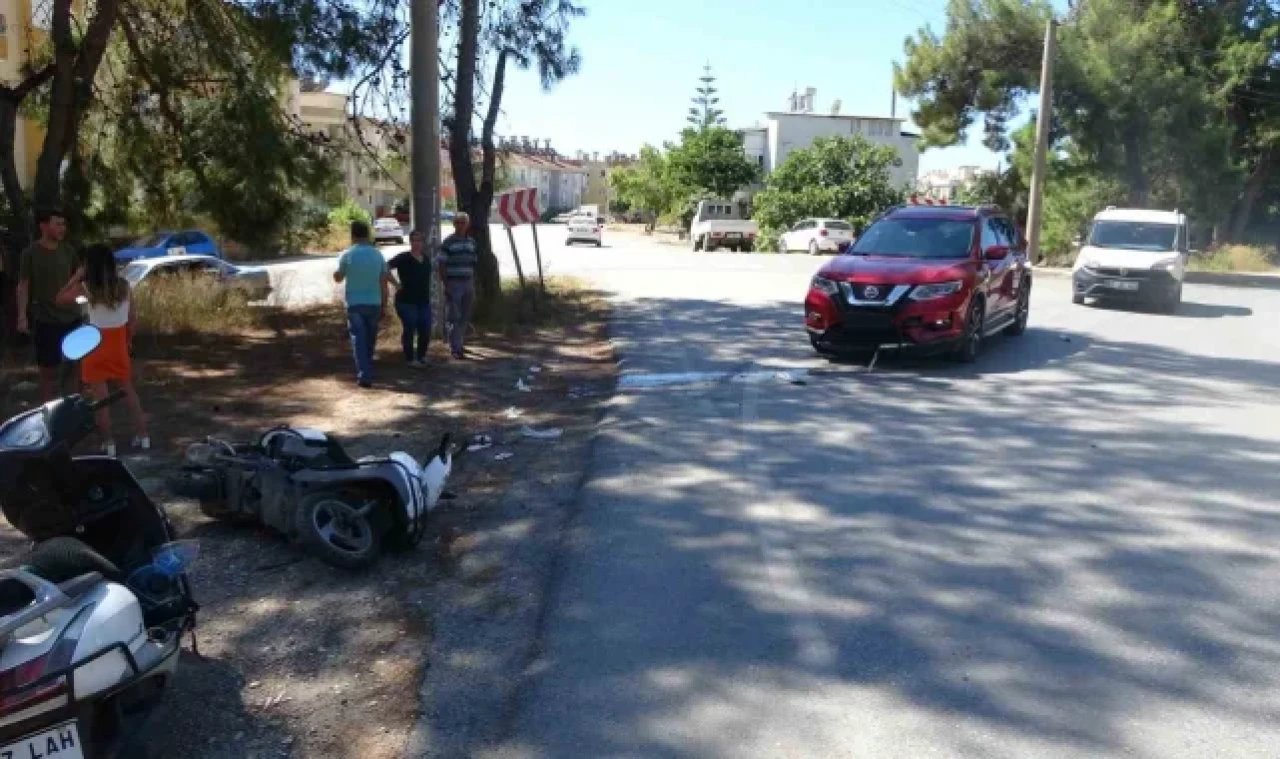 Motosikletli kurye kazadan yaralı olarak kurtuldu